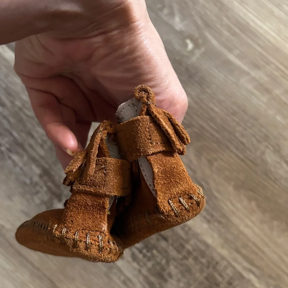 Minnetonka Kids Tan Moccasins